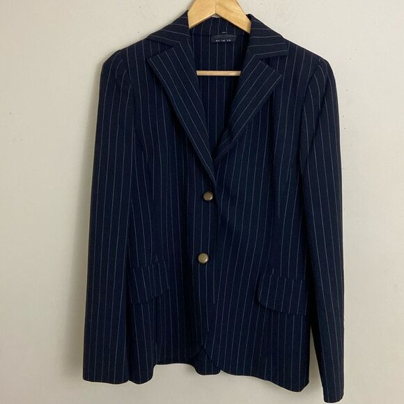 Women's Classic Navy Pinstripe 2-Button Wool Blazer size 8 Preppy Quiet Luxury - Picture 1 of 10
